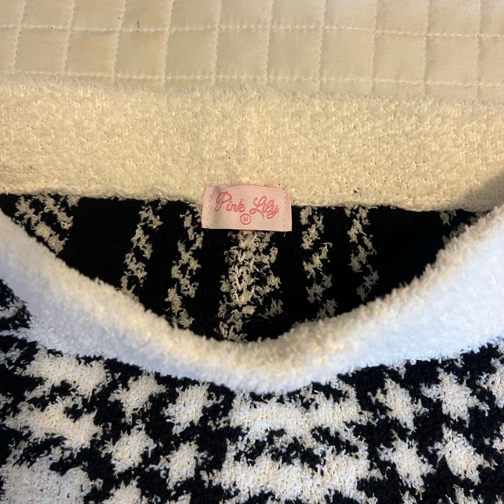 Pink Lily - BRAND NEW MOVIES AND CHILL FUZZY CHECKERED LOUNGE PANTS